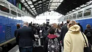 Le trafic des trains est totalement interrompu en gare de Lyon à Paris.