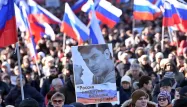Des milliers de Russes défilent dans les rues en hommage à Boris Nemtsov