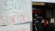 Panneaux sur le suicide (1280x640) Jean-Pierre CLATOT/AFP