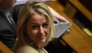 C'est désormais Barbara Pompili qui défend le projet de loi sur la biodiversité.