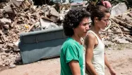 Une femme et sa fille ont du quitter leur logement à Rio de Janeiro au Brésil. Leur maison se situait sur l'une des zones de construction pour les Jeux Olympiques.