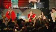 Michael Diamond, Adam Yauch, Adam Horovitz pendant un concert des Beastie Boys sur MTV en 2004.
