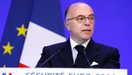 Bernard Cazeneuve doit gérer un climat social tendu et l'approche de l'Euro de football.