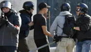 Le 3 mai, des jeunes ont frappé un policier avec une barre de fer à Nantes.