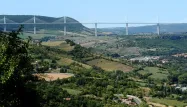 Le viaduc de Millau qui franchit la vallée du Tarn
