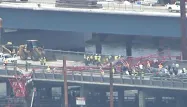 La grue s'est effondrée sur un pont traversant le fleuve Hudson au nord de New York