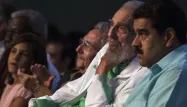 Fidel Castro était entouré par son frère Raul et son ami le président vénézuélien Nicolas Maduro.