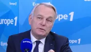 Ayrault : "le régime d'Al-Assad bombarde Alep, les Russes aussi"