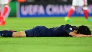 Edinson Cavani, ici à terre contre Arsenal, a été critiqué pour son inefficacité mardi soir.
