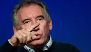 Nicolas Sarkozy "veut faire naître une polémique parce qu'il pense que la polémique apporte des voix", a accusé François Bayrou.