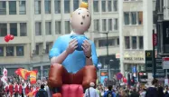 Plus de 30 ans après la mort d'Hergé, Tintin continue de passionner les foules (ici un char dans les rues de Bruxelles).