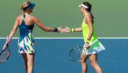 Garcia et Mladenovic ont battu la paire composée de la Suissesse Martina Hingis et de l'Américaine Coco Vandeweghe 6-3, 6-4.