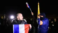 La manifestation d'agents, tous en civil, s'est déroulée dans le calme près de la Tour Eiffel.