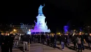 La manifestation d'agents, pour la plupart en civil et dont une poignée portaient un brassard, se déroulait dans le calme au pied de la statue, sous l’œil de gendarmes mobiles restés à distance.