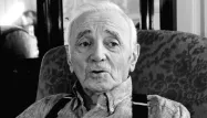 "À me donner des coups de pieds au cul, j'ai appris qu'il fallait aller de l'avant", explique Charles Aznavour.