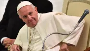 Le pape François dénonce une "guerre mondiale" contre le mariage