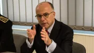 Bernard Cazeneuve compte présenter un texte de loi sur la légitime défense fin novembre