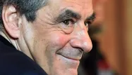 Face aux critiques, le silence de François Fillon