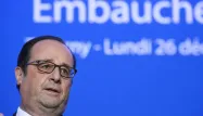 François Hollande a salué lundi une "baisse de plus de 100.000" du nombre de demandeurs d'emploi.
