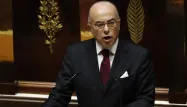 Bernard Cazeneuve prononce un discours de politique générale et a directement visé François Fillon.