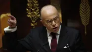 Bernard Cazeneuve assure que la lutte contre le chômage sera une priorité pour son gouvernement qui ne durera que cinq mois.
