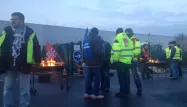 En grève, les routiers multiplient les actions de blocage