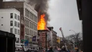 New York : un incendie gigantesque à Manhattan fait 19 blessés