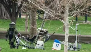 Un petit hélicoptère atterrit près du Capitole, la sécurité panique