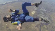 VIDÉO - Un parachutiste s’évanouit en plein vol