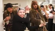 Johnny Depp en visite dans un hôpital pour enfants malades en Australie