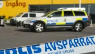 Deux clients, un jeune homme et sa mère, ont été tués dans ce magasin de Västerås, à une centaine de kilomètres à l'ouest de Stockholm, lundi vers 13 heures.