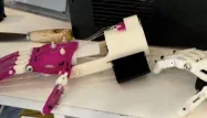 Des prothèses de main imprimées en 3D.