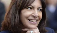 Anne Hidalgo décore le président palestinien