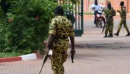 Burkina Faso : l'armée assiège la caserne de la garde présidentielle