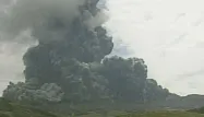 Eruption d'un volcan au Japon, les touristes mis en garde