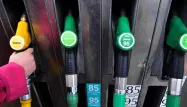 Carburants : remontée du prix du gazole, l'essence poursuit sa baisse