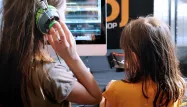 enfants écouteurs, AFP