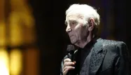 Charles Aznavour appelle à agir pour "construire" une "existence" aux migrants