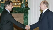 Sarkozy chez Poutine, une carte postale pour Hollande