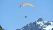 Elle invente un accident de parapente pour sécher un rendez-vous