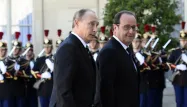 Vladimir Poutine et François Hollande sur le perron de l'Elysée.