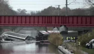 Accident de TGV en Alsace : la motrice a percuté un pont avant de dérailler