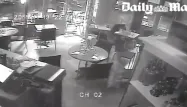 Capture d'écran de la vidéosurveillance du restaurant.