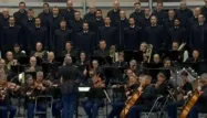Une Marseillaise interprétée par les chanteurs de l'Académie de l'Opéra de Paris, le Choeur de l'Armée française accompagné par l'orchestre de la Garde républicaine.