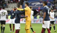 Hugo Lloris avec Yohan Cabaye (1280x640) Miguel MEDINA/AFP
