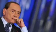 Italie : un homme tente de s'immoler par le feu devant une résidence de Berlusconi
