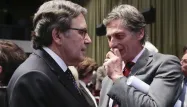 Nonce Paolini, PDG de TF1, et Nicolas de Tavernost, président du directoire du groupe M6, en juin 2013 à Paris.