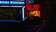 Il dépensait l'argent d'une nonagénaire au sex-shop