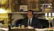 François Hollande dans son bureau élyséen.