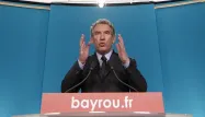 Selon un sondage Ifop en exclusivité pour Europe1, la liste MoDem, UDI, soutenue par l'UMP et conduite par François Bayrou arriverait en tête au premier tour comme au second tour des municipales, à Pau.